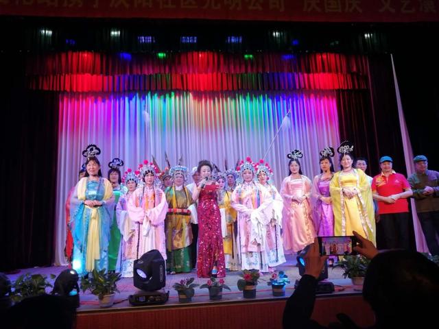 普陽(yáng)街道慶陽(yáng)社區(qū)舉辦“慶中秋迎國(guó)慶”主題文藝演出